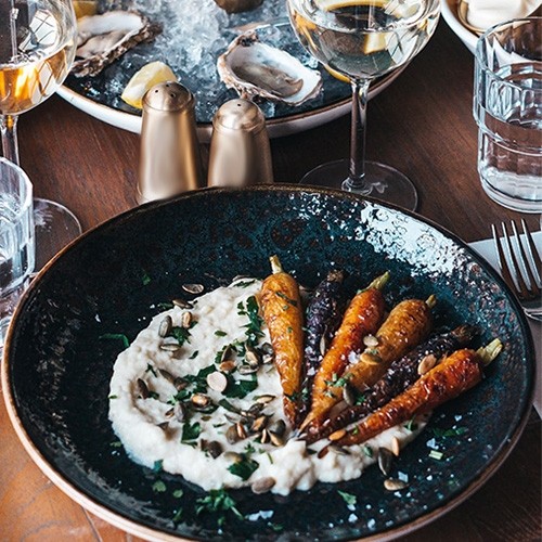 SCHÜSSEL DREIECKIG DURCHM. 16CM. INH. 29CL. JERSEY BRAUN Q AUTHENTISCH