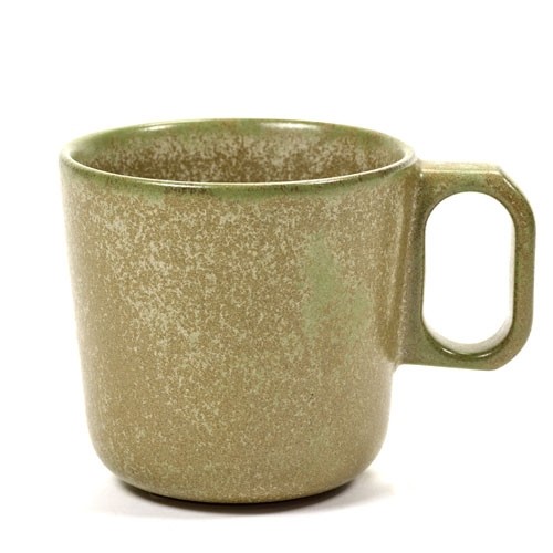 BECHER MIT OHR, 30CL. FARBE CAMO GRÜNE OBERFLÄCHE VON SERGIO HERMAN SERAX