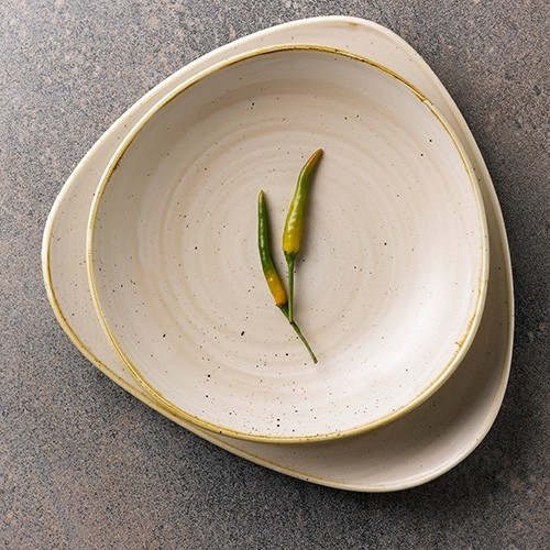 Bord driehoekig kleur Nutmeg Cream afm. 19,2cm. Churchill Stonecast