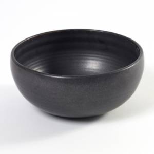 Serveerkom m diam. 17,5cm. hgt. 8cm. kleur zwart Pure by Pascale Naessens Serax